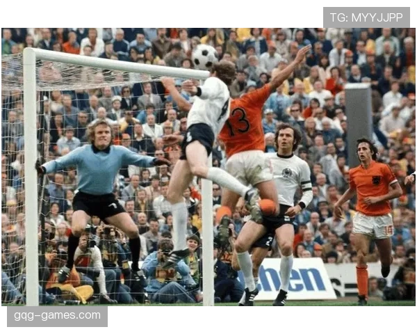 贝肯鲍尔：引领德国足球辉煌时代的传奇缔造者