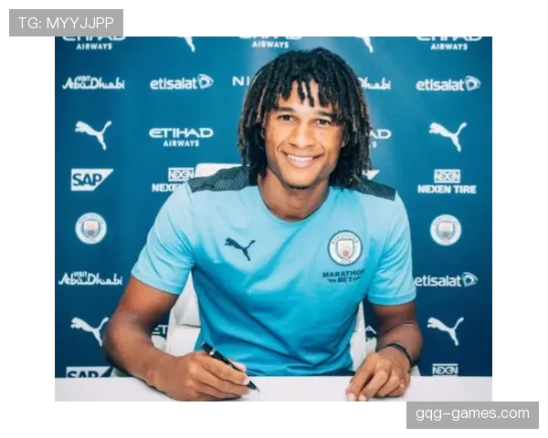 荷兰新星阿克闪耀右后卫位置，未来可期