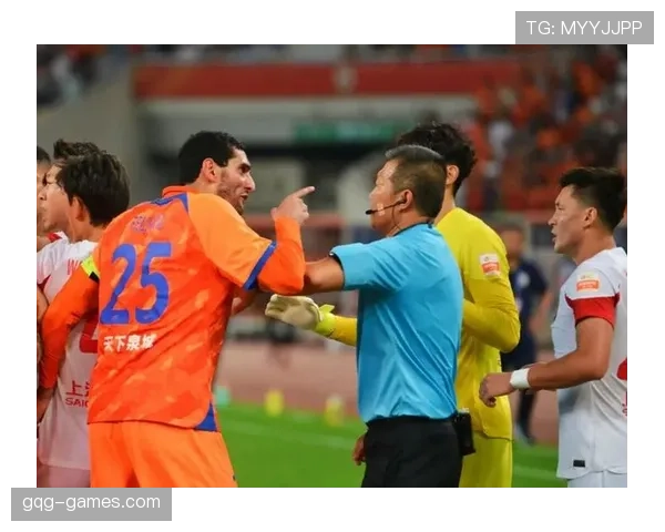 亚运会足球赛裁判判罚引争议,球队与球迷质疑比赛公正性 亚运会足球赛裁判判罚引争议,球队与球迷质疑比赛公正性