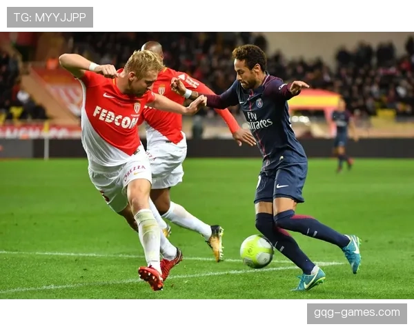 内马尔单车踩球技巧展现个人突破能力