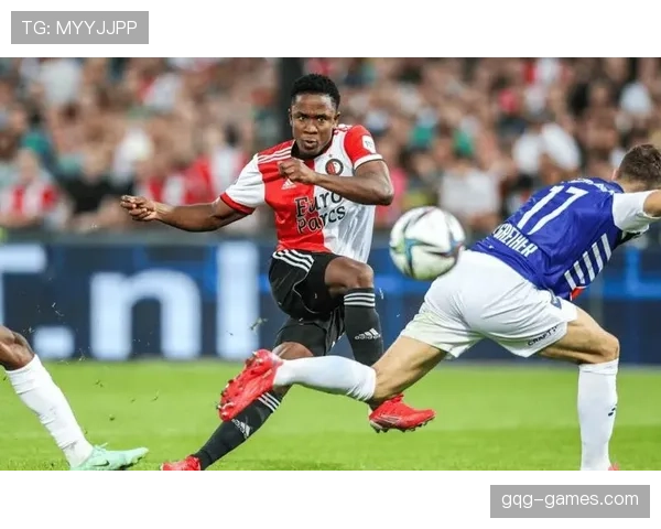 凯泽斯劳滕控球能力近期表现稳健,中场组织效率持续提升 凯泽斯劳滕控球能力近期表现稳健,中场组织效率持续提升