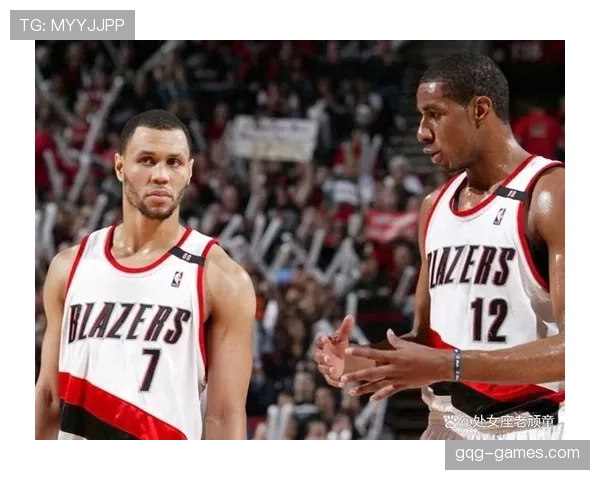 罗伊无球跑动牵制防线，改变开拓者进攻结构